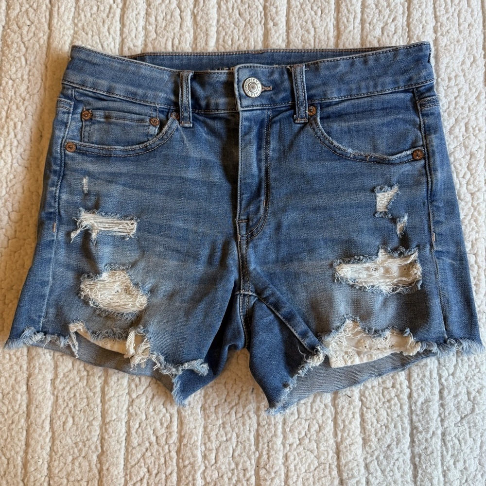 American Eagle Midi Shorts Women's Size 6 Medium Wash Distressed Stretch